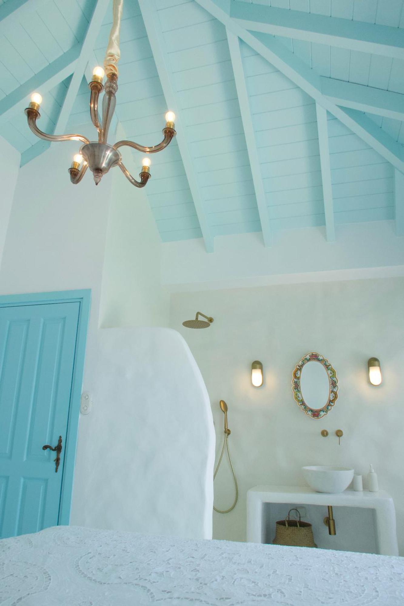 Salt Retreat - Seafront Villa Chalki Town Екстериор снимка