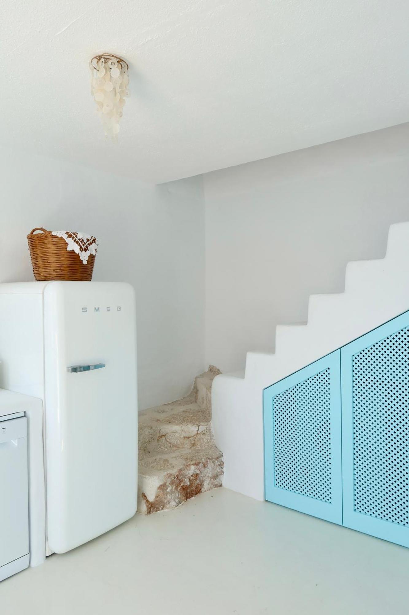 Salt Retreat - Seafront Villa Chalki Town Екстериор снимка