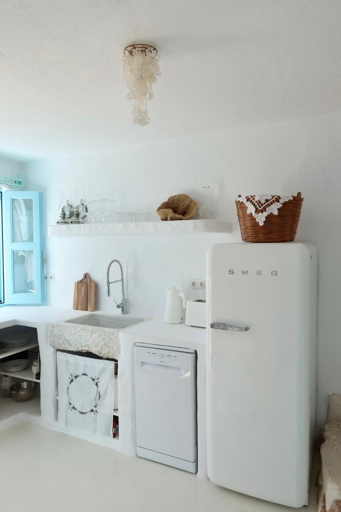 Salt Retreat - Seafront Villa Chalki Town Екстериор снимка