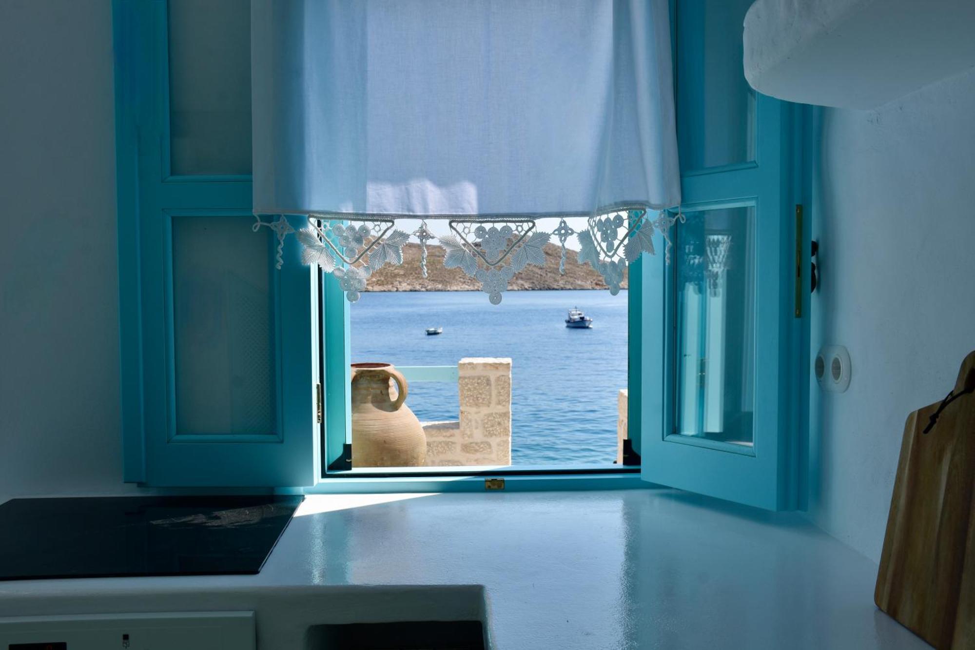 Salt Retreat - Seafront Villa Chalki Town Екстериор снимка