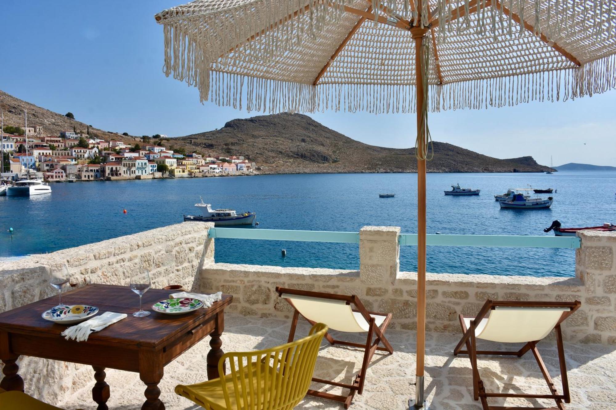 Salt Retreat - Seafront Villa Chalki Town Екстериор снимка