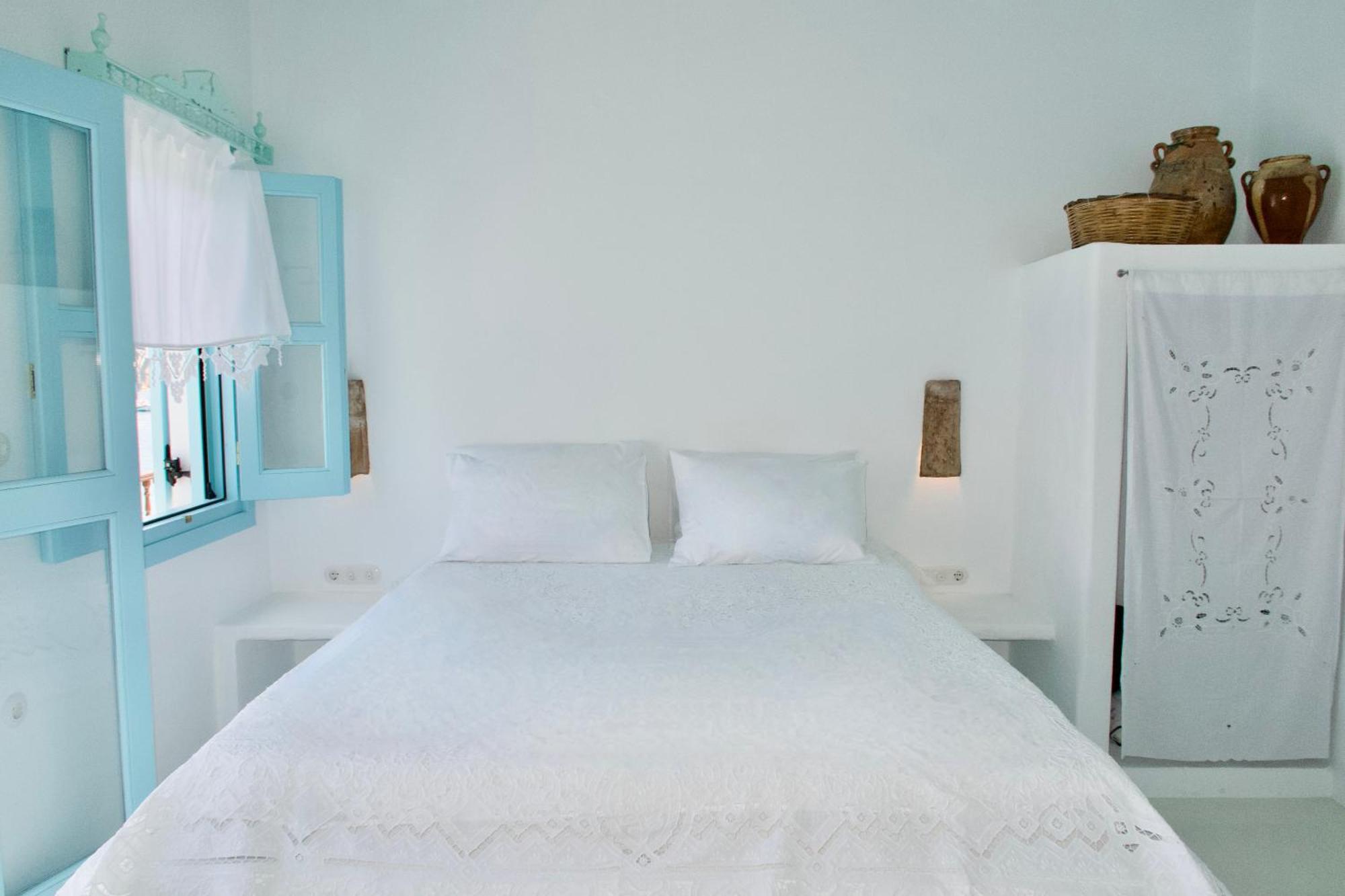 Salt Retreat - Seafront Villa Chalki Town Екстериор снимка
