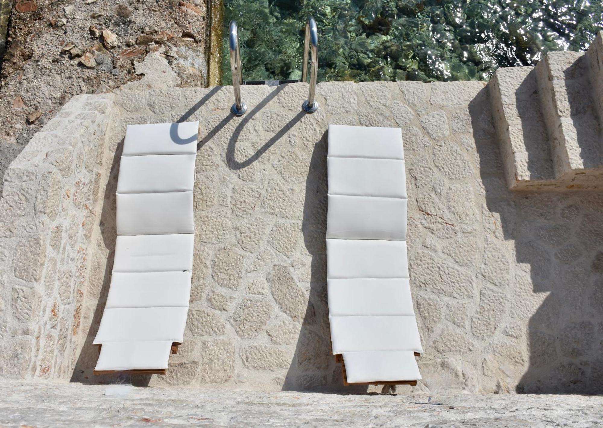 Salt Retreat - Seafront Villa Chalki Town Екстериор снимка